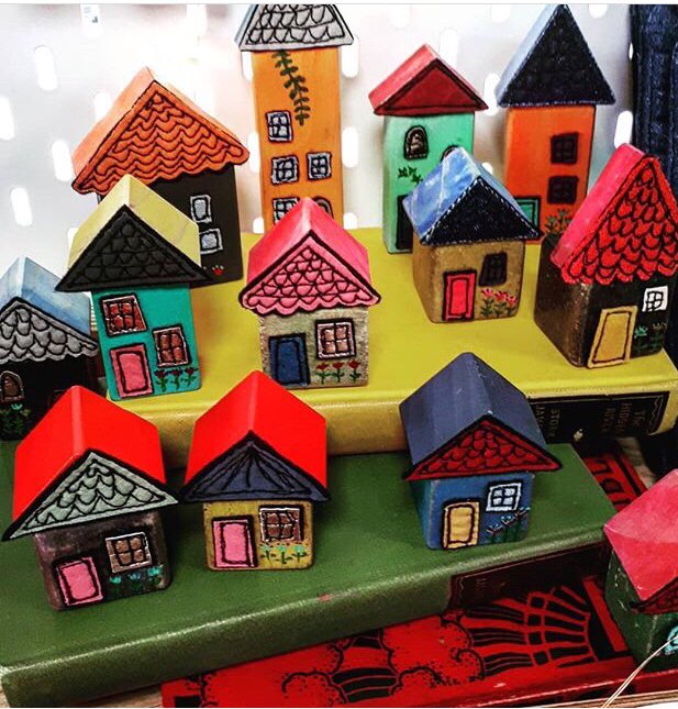 On the seventh day of Christmas my true love sent to me...seven (ish) houses jostling.... #highendnothighstreet #ladybay #buylocalart #christmasmarketnottingham #lbdmm