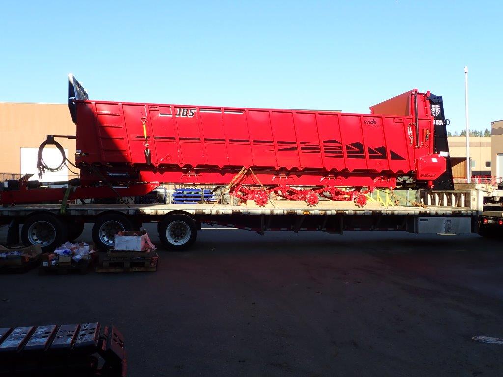 jbs_equipment's tweet photo. This customized VMWB3048-36 spreader has a long link chain, equal angle hitch, 700 tires, a 36-ton suspension, and planetary floor drives. It’s on the way to its new home in Moses Lake Washington.
#agproducts #manurespreaders #jbs #jbscanada #jbondandsons https://t.co/ei6DfKeGXk