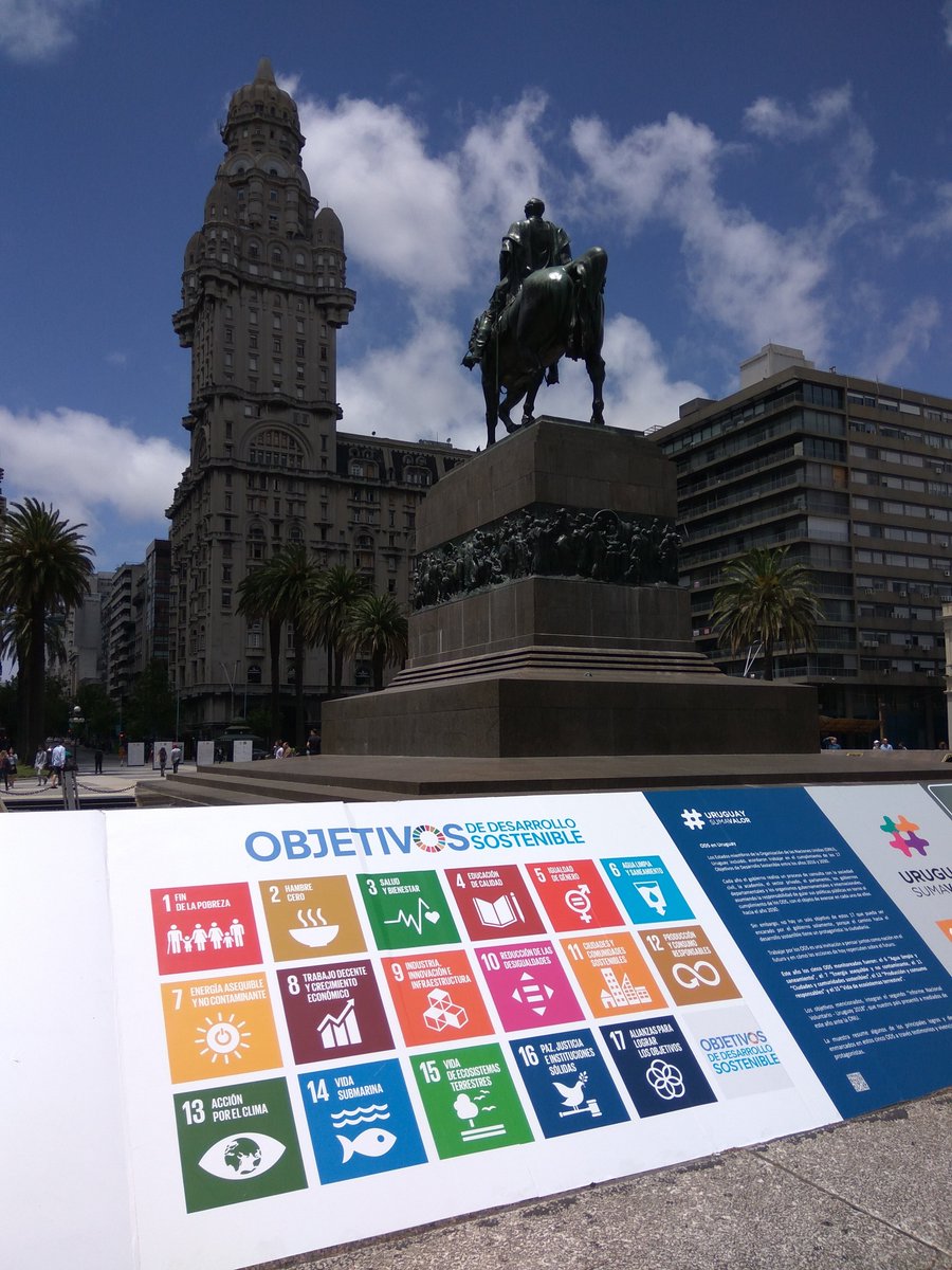 GEA_Uruguay's tweet photo. #Uruguay #ODS Interesante iniciativa en la Plaza Independencia de Montevideo difundiendo los Objetivos de Desarrollo Sostenible y su avance en el país. https://t.co/JhVODqf2zX