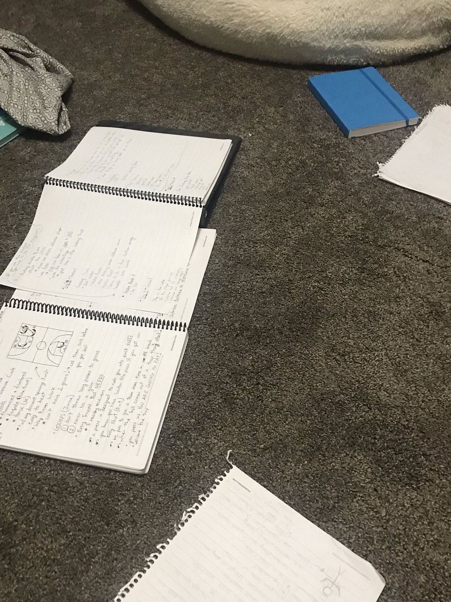 HumphreyPT's tweet photo. Looks like there was a late night game prep session. Kid knows what she wants and she is continuing to bust her tail to get it. #onthegrindsincesummer #thegamewillfindawaytoloveherback #thinkthegame #hardworkneversleeps #whatsdoneinthedarkwillbebroughttothelight https://t.co/lA1bQrfxXe