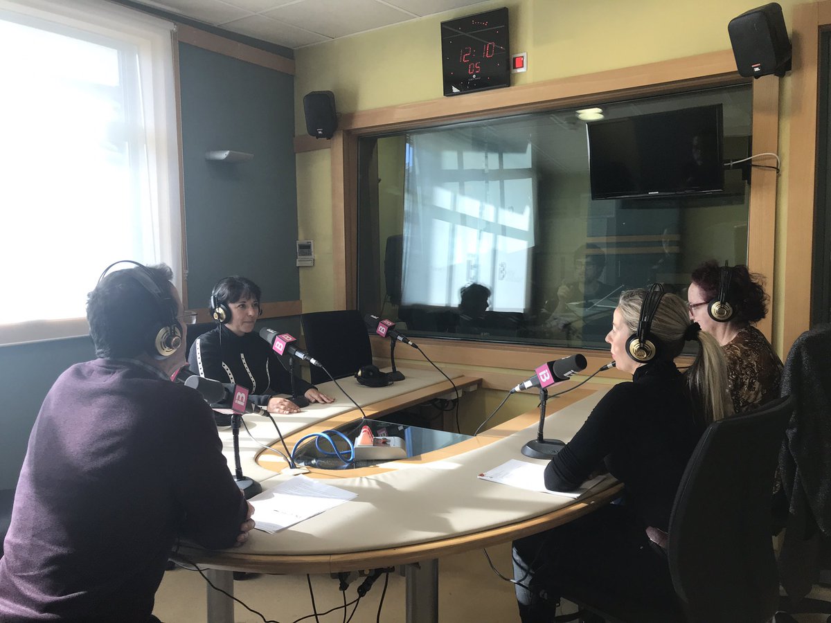 3SalutMental's tweet photo. Si no ho heu pogut escoltar en directe, en el següent enllaç hi trobareu l’espai que #InfoVespre d’@IB3radio ha dedicat al nou servei de #SuportHabitatge d’@IB_Social que duen a terme @GIRASOLSalutMen @EstelDeLlevant @EsGarrover i @Deixalles https://t.co/PU4pAbcQfN https://t.co/5o5sMDhYtH