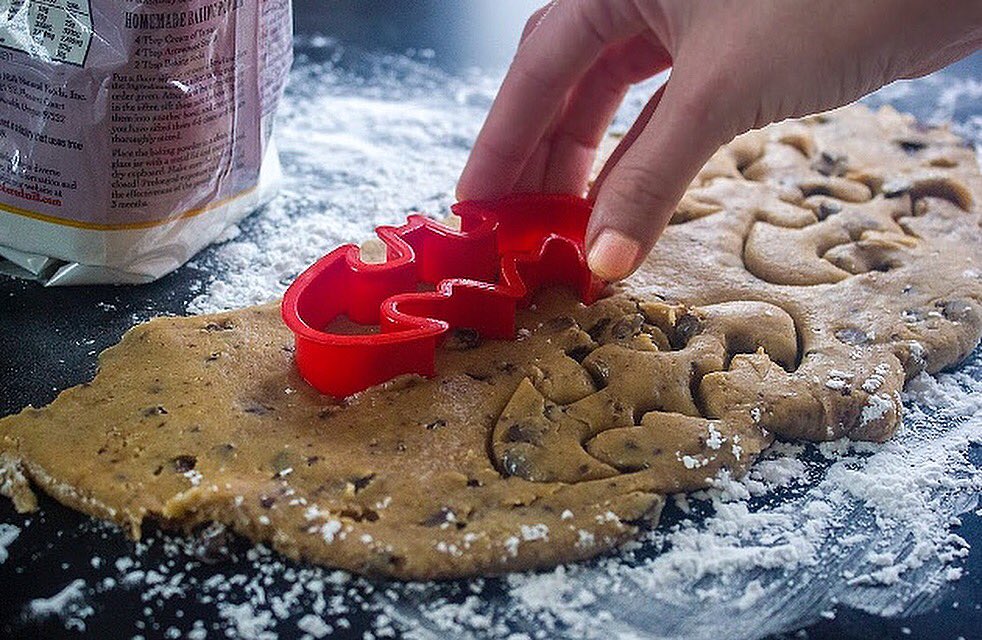 MegganAnderson's tweet image. Today is #NationalCookieDay! It reminds me of a previous #HandModeling gig where I shot for Batman #CookieCutters! ❤️💅🏻📸🍪🦇

#cookies #cookie #handmodel #model #modeling #losangeles #productphotography #partsmodel #boldsexyred #ecommerce #commercialprint #photography #flour