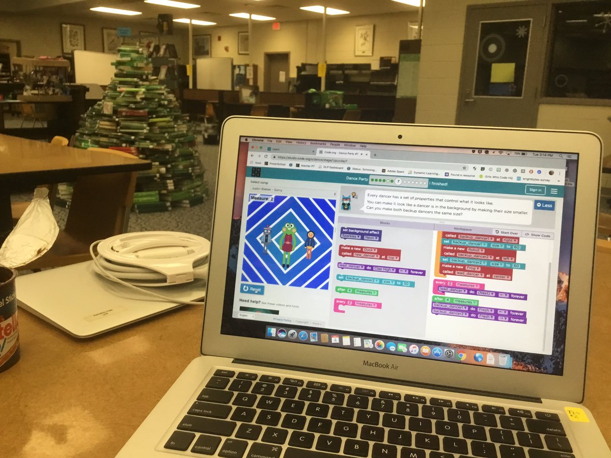 awgtis's tweet image. Snacks and coding with Ms. Pike to end the day,@LHSWildcatsLex1 #lexgocats #hourofcode2018