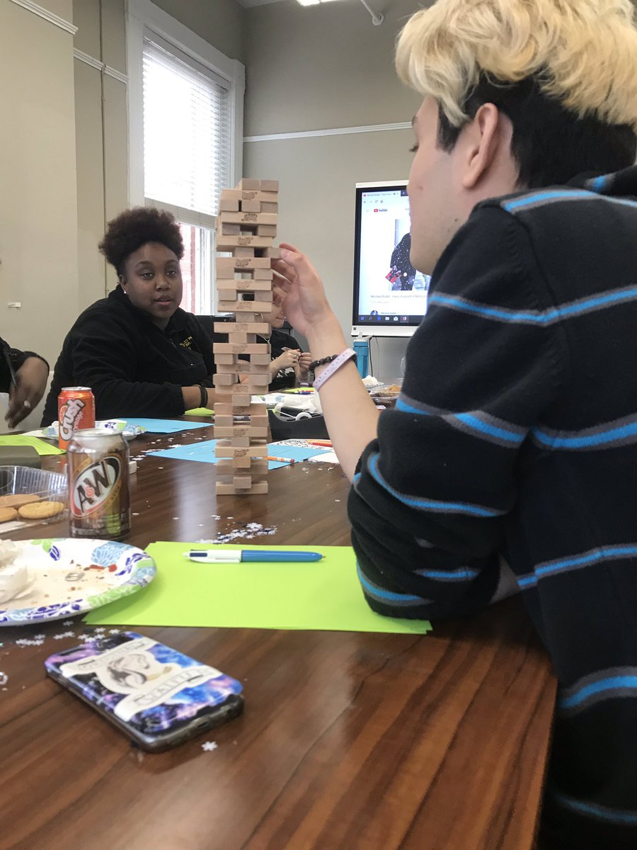 rachel_sparkman's tweet photo. Successful end of the semester pizza party to unwind and hang out at @SociologyatVCU !! #vcu #vcusocy https://t.co/ghs8SmQNVE