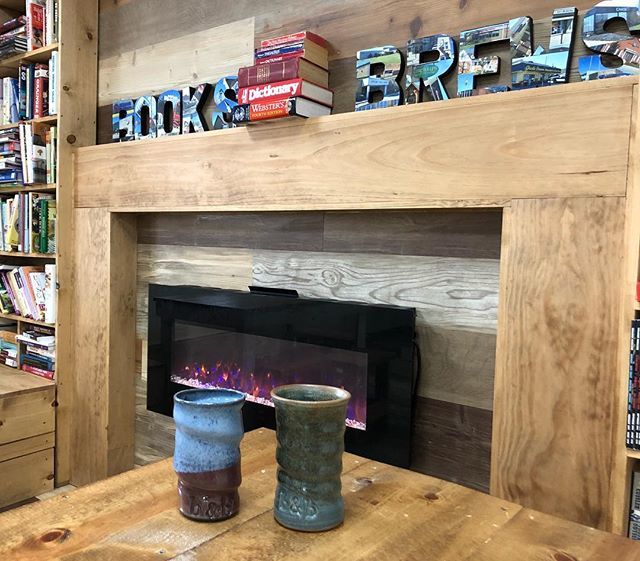 bnbspeedway's tweet photo. Brr! Come escape the snow and get your mug filled for only $3.25 🍺 It’s also Open Mic Night starting at 7! #booksnbrews #bnbspeedway #indybeer #craftbeer #speedwayindiana #indywestside #mugclub4lyfe #indyopenmic https://t.co/dx0T9x1n3j https://t.co/u176GzSTMD