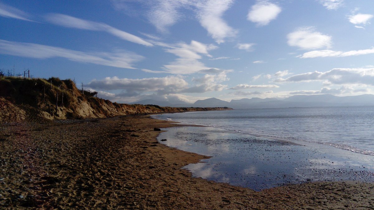 Wander down Newborough beach to ynys llandwin, cant believe how quickly the dunes are disappearing😔 #Anglesey #beach #yearofthesea #getoutside #coast #beautiful #SundayMotivation     @AngleseyScMedia