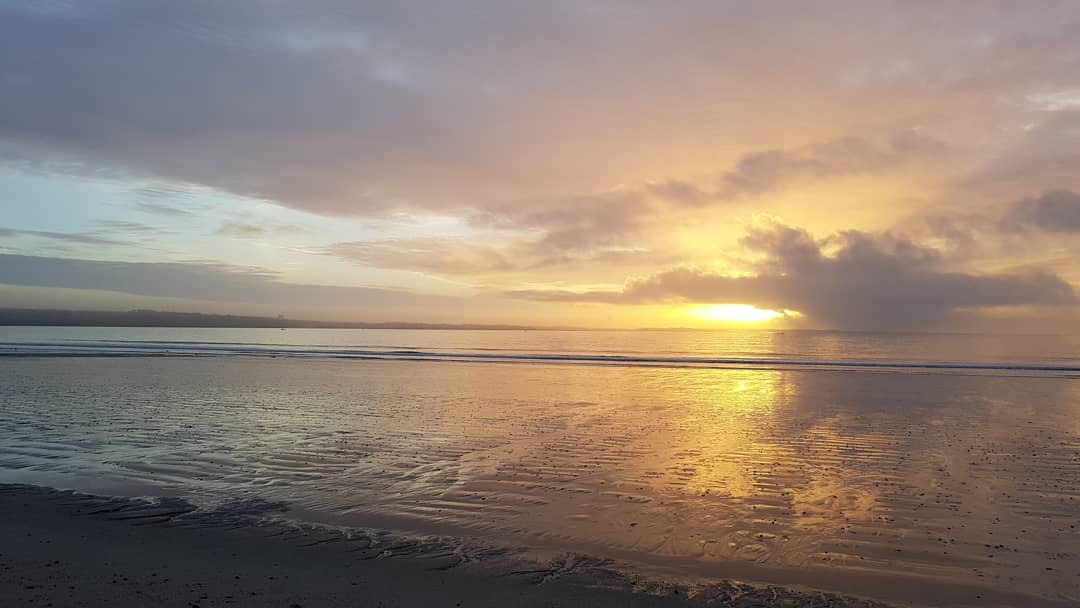 valecapcoz's tweet photo. Levé coloré ce matin au #capcoz #Fouesnant #Bretagne @OT_Fouesnant @plenouy73 @ https://t.co/923OzbIAgS