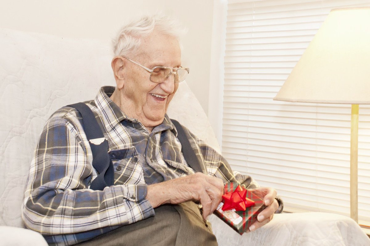 VisAngel_Renton's tweet photo. It's that time of year. What kind of gift can you get someone with Alzheimer's? 
https://t.co/afs7VkxbTF
#Alzheimers #giftgiving #Christmas #holidayseason #seniors #seattleseniors #giveback #kindness https://t.co/KIQpTJeAUW