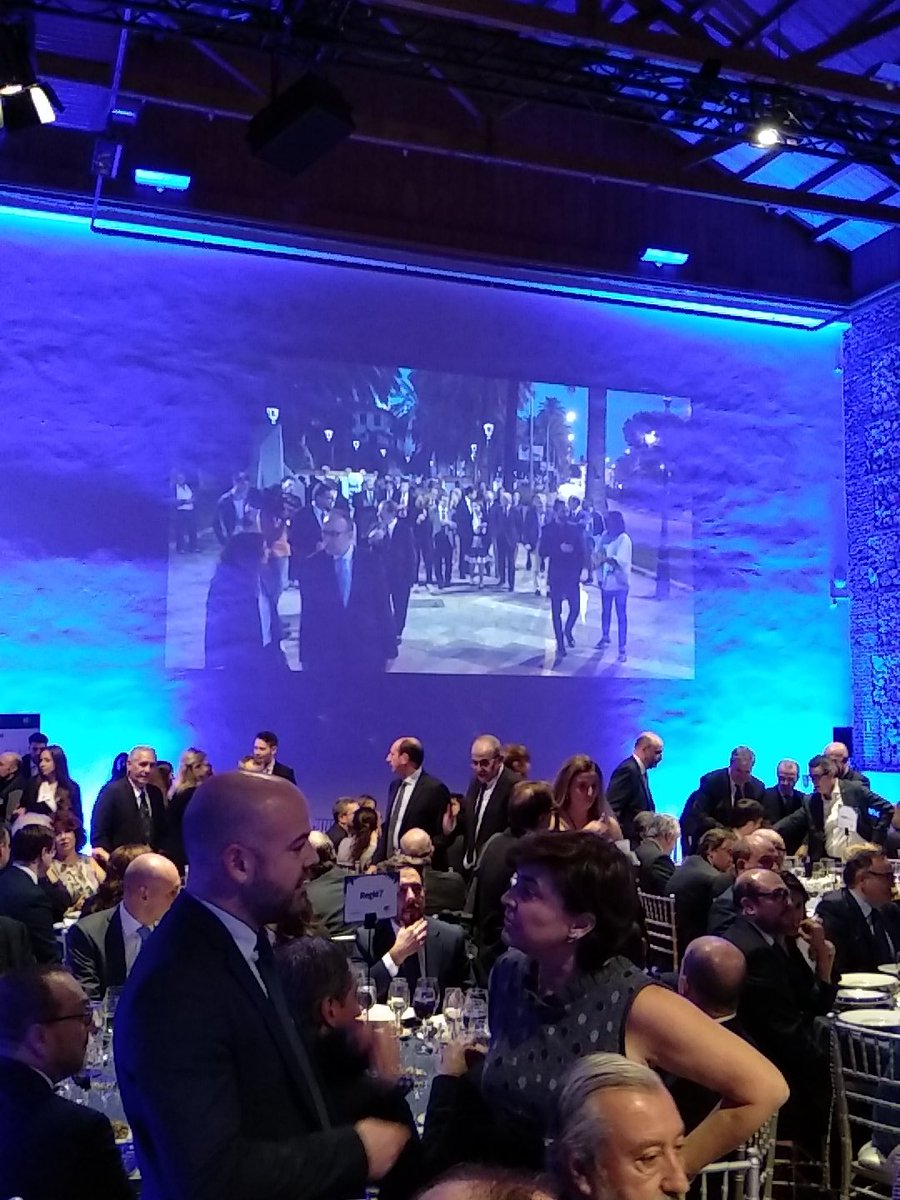 Arrancamos esta gala por el 40 aniversario de <a href="/PrensaIberica/">Prensa Ibérica</a>. Todos nuestros periódicos están presentes junto a ministros, políticos de diferentes partidos y miembros de la sociedad civil para celebrar juntos el #40PrensaIbérica