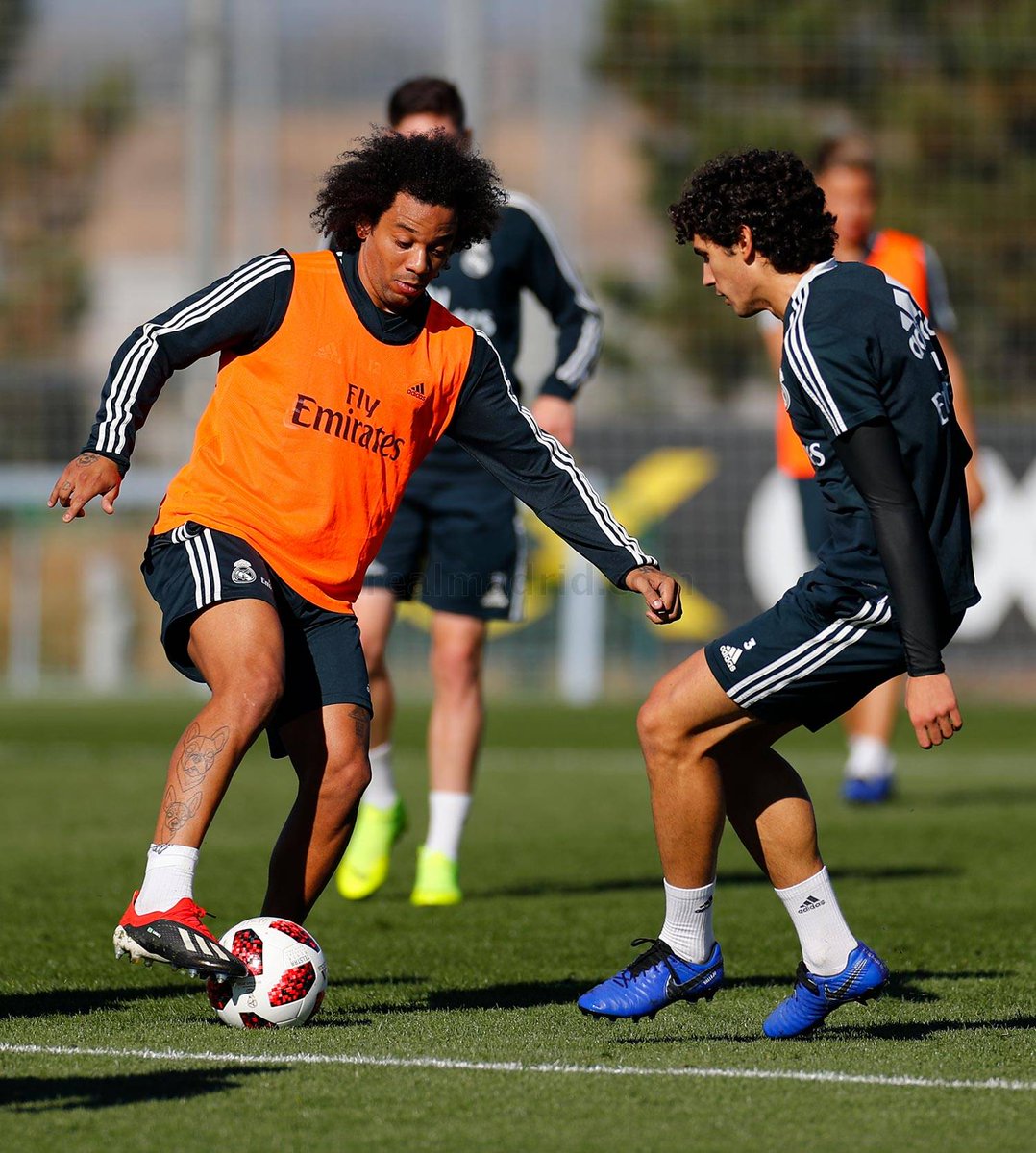 @nachofi1990 y @Casemiro continúan con sus procesos de recuperación y #Solari contó con los jugadores del #RealMadridCastilla #JaviSánchez, #Fidalgo y #FranGarcía para este entrenamiento. #RealMadrid #CiudadRealMadrid #RMCity #RMCopa #RealMadridMelilla #Nacho #Casemiro