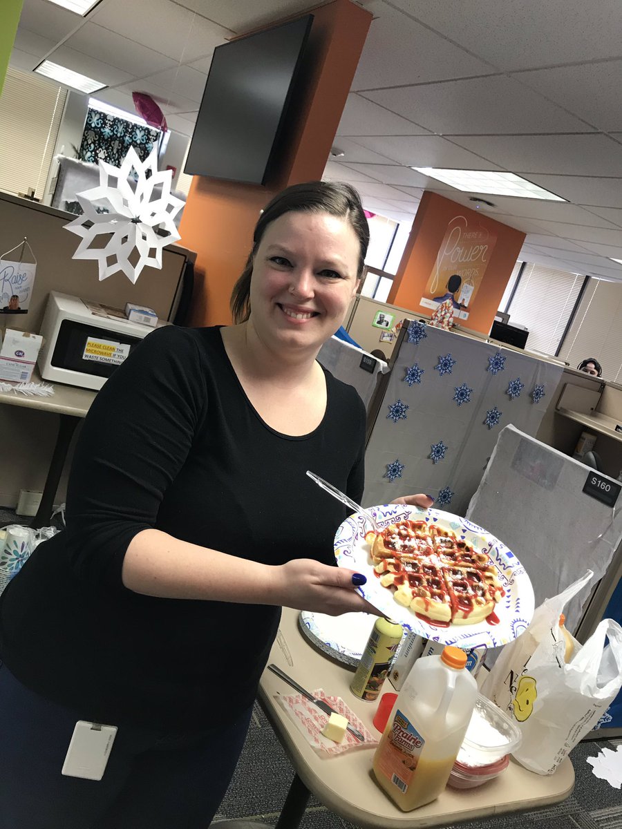 Cape1DS's tweet photo. It’s a white Christmas on Team Tony! Thank you @MichelaSmith720 for coming in on your day off and making waffles!! @cardsgbpfan @GENERATIONJORD @MSpired1 @Srfish119 @4jbar #guinnwins #TuesdayMotivation https://t.co/W2O3xrzmO2