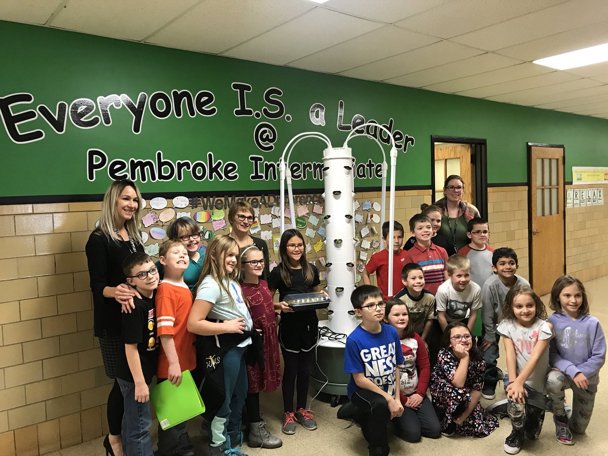 PALSPEPGRANT's tweet photo. Thank you to Ms. Stoldt and Mrs. Short’s class for helping us plant our vegetable seeds in our tower gardens! @PembrokeCSD https://t.co/3s0TrITRY5