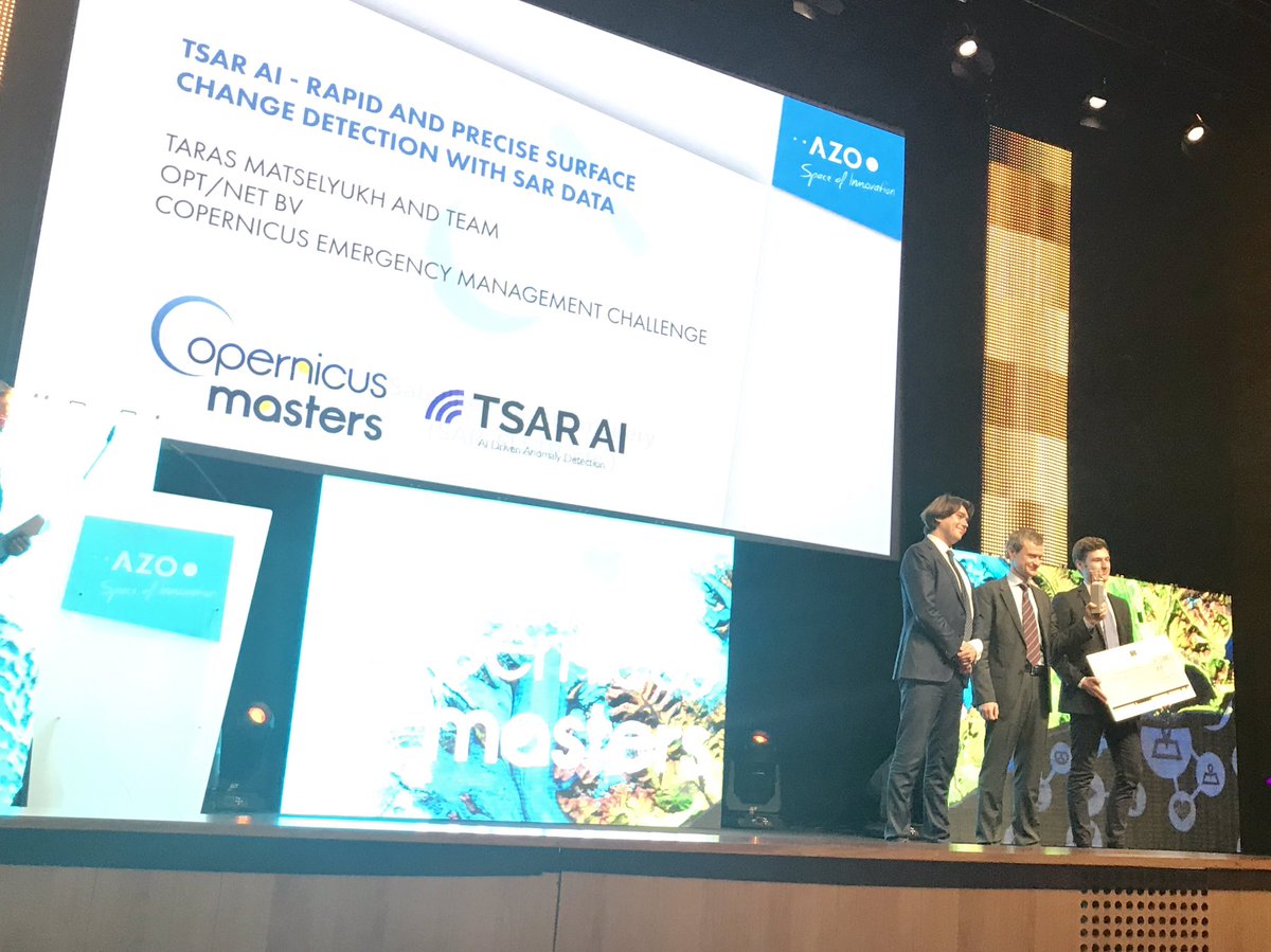 And another Dutch winner on stage, @OptNetConsBV wins a @CopernicusEMC award during the #spaceoscars at the #EUSpaceWeek congrats Taras and team!
