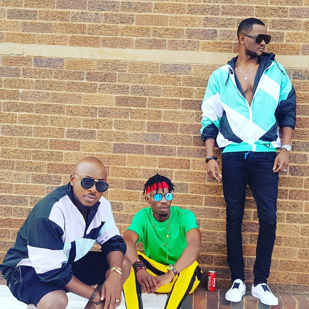 okpaaofficiel's tweet photo. ✌🏽Les fils du vent👥🇹🇬 toujours stylés,vous passes un Salam🤚🏽 en compagnie de votre structure okpaa👍
#okpaa la validation
#mastajust
#barastyle
#toofan conquistador https://t.co/xUhlPaeQpK