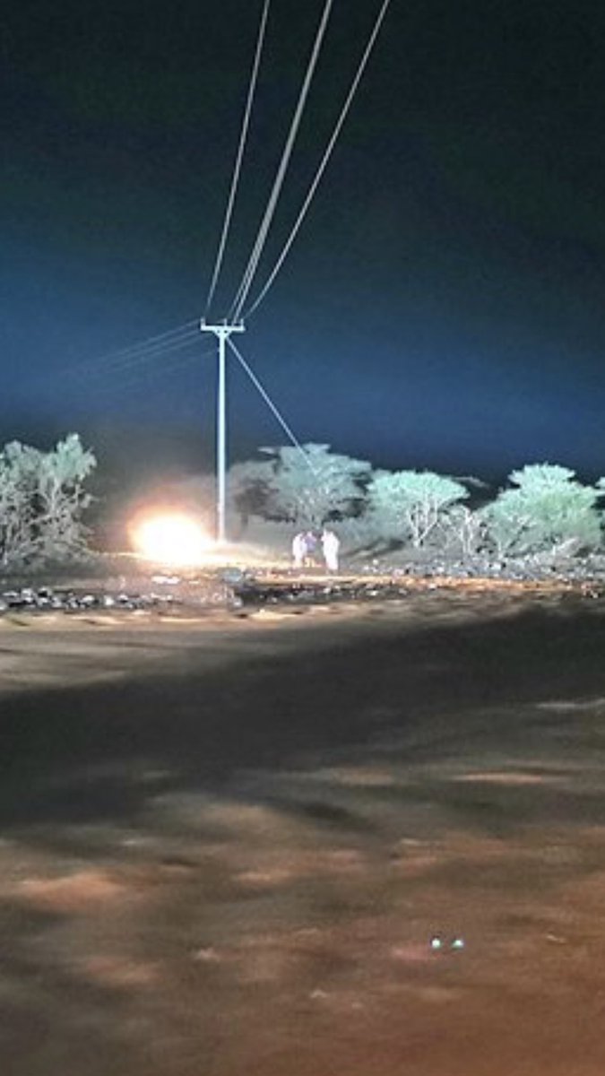 aljmomakhbar's tweet photo. سيول في مدركه شمال الجموم والدفاع المدني ينقذ عدد من المحتجزين جراء السيول هناك والسيل يحتجز عدد من السيارات ويجرف أخرى 
تمكن الدفاع المدني من اخراجها
الصور من الاخ السلطان العاشر https://t.co/D5Z5KQdGc1
