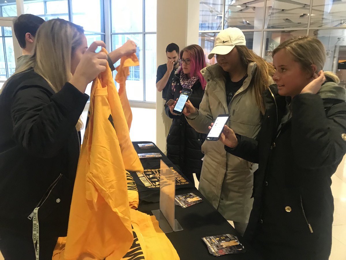 MKEPanthers's tweet photo. π£ Hey Students!
Stop by the Sandburg Lobby for a π #MKEMade π! #UnitedWeRoar https://t.co/OHN45kQGxE