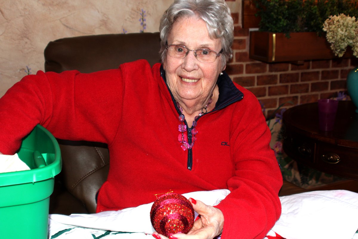 EngliRoseSuites's tweet photo. It's the most wonderful time of the year. The holiday spirit is in the air at English Rose Suites. We had a blast decorating for the holiday's. #Christmasdecor #holidayspirit #memorycare #alzheimerscare #dementiacare #residentialcare #EnglishRoseSuites https://t.co/fiHtQOkc0U