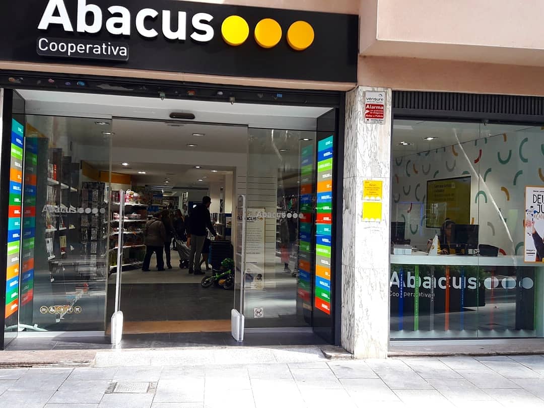 abacus_botigues's tweet photo. Encara no has visitat la nova @AbacusCoop de la Rambla del #Poblenou? 😱 Aquest dissabte #8Des t'hi esperem amb activitats infantils d'inauguració! 🎉

➡️ 12:00h. Contes de Nadal musicals
➡️ 17:30h. Construeix el teu Tió de Nadal

👋 Vine! Que no t'ho expliquin! 😁

#somelquefem https://t.co/eg7Eebfvvg