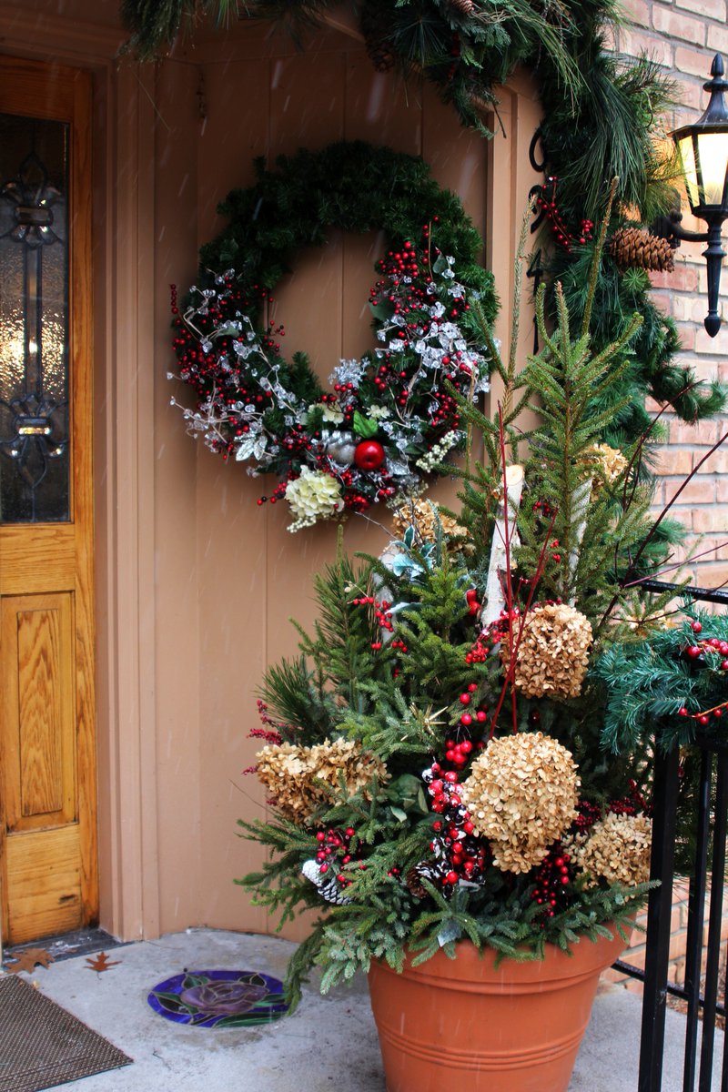 EngliRoseSuites's tweet photo. It's the most wonderful time of the year. The holiday spirit is in the air at English Rose Suites. We had a blast decorating for the holiday's. #Christmasdecor #holidayspirit #memorycare #alzheimerscare #dementiacare #residentialcare #EnglishRoseSuites https://t.co/fiHtQOkc0U