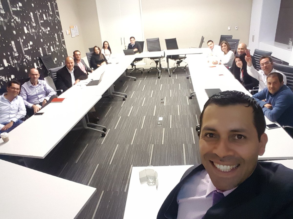 luisfermartin's tweet photo. Dando conferencia de clausura a programa corporativo de @BridgestoneCol @BridgestoneLA con @ADENBS en Bogotá. #Adenbs #LuisFernandoMartin #AdenBogotá #Bridgestone https://t.co/3zKw2xsrWW