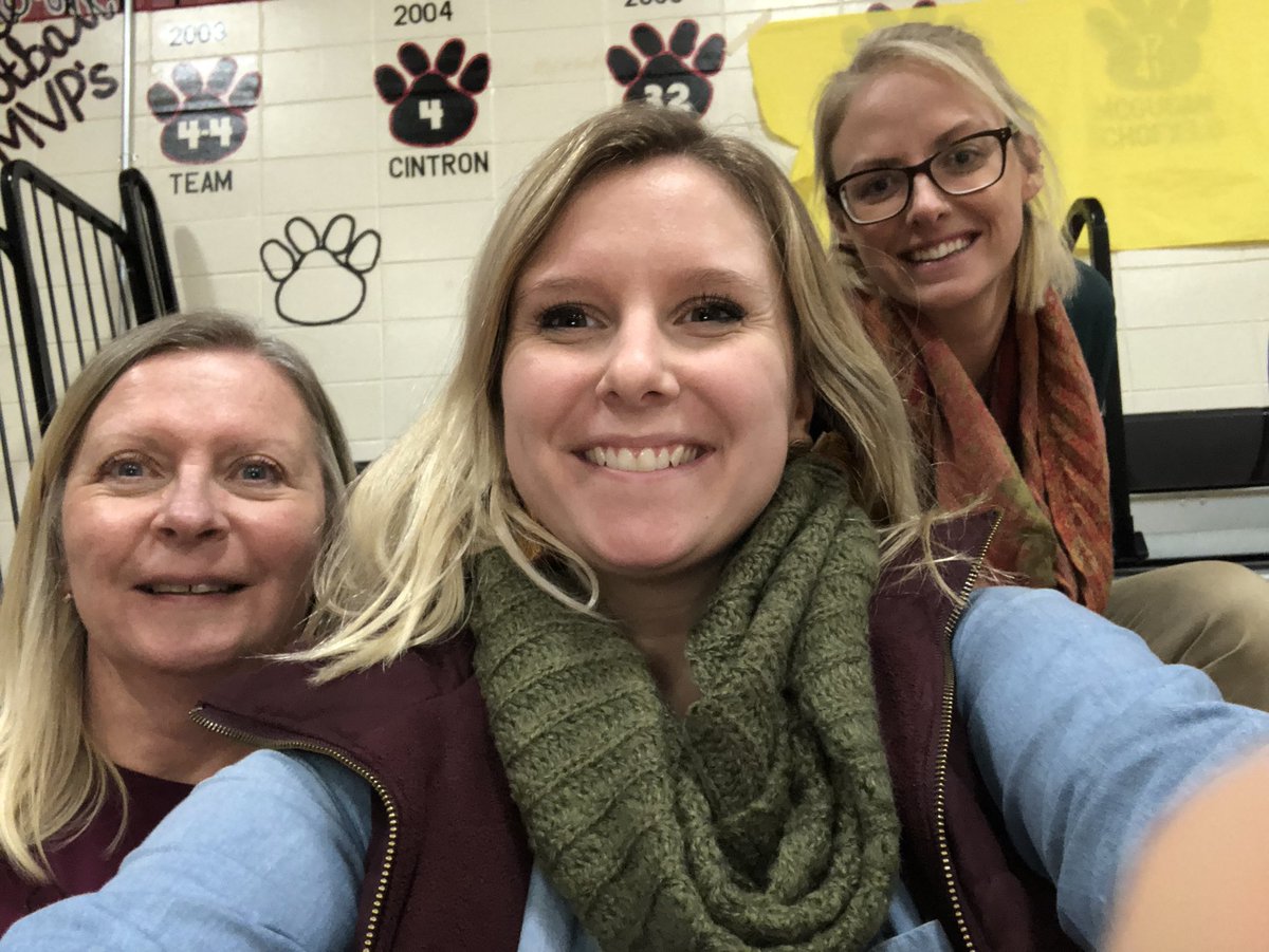 Supporting the ROBMS boys’ basketball team! Go bulldogs! ❤️🏀🐾