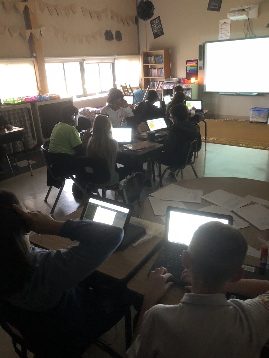 mrskennedy5th's tweet photo. Spending a few minutes on https://t.co/bH62qfkSyr to end our day. Happy Coding Week! #thisis475 #lincolnlions @USD475_STEM @USD475 https://t.co/TVslu1KjEN
