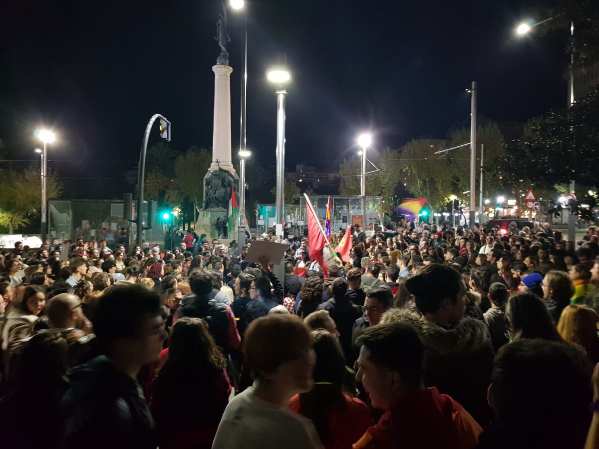 jaenparatodas's tweet photo. #Jaén| Esta tarde hemos demostrado nuevamente que el #antifascismo está más presente que nunca.

ESTA ES NUESTRA JAÉN ANTIFASCISTA.

Frente a su #Racismo, #Machismo y #Lgtbifobia nuestra organización.

#NiUnPasoAtrás https://t.co/XbSMCZbzP3