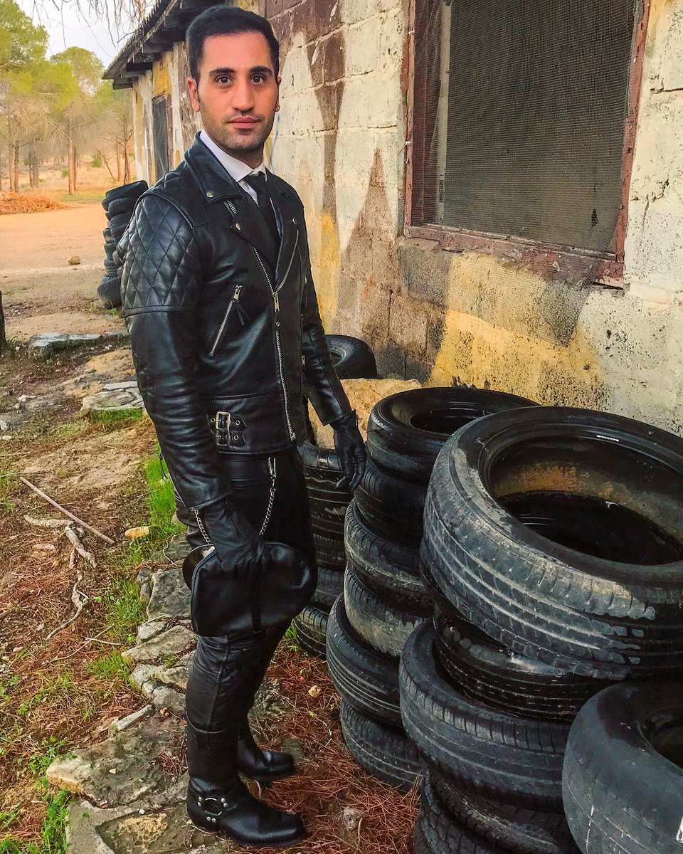 nikolas127's tweet photo. Winter is for leather ❄️ https://t.co/nChYYMlisF