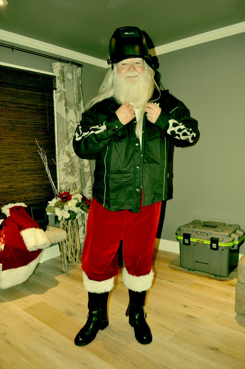 WelderService's tweet photo. Santa is all geared up for Christmas!  Are you?  We have everything on your welding wishlist!  #christmaswelder @weldmarkProduct https://t.co/Mc9bbPySYs