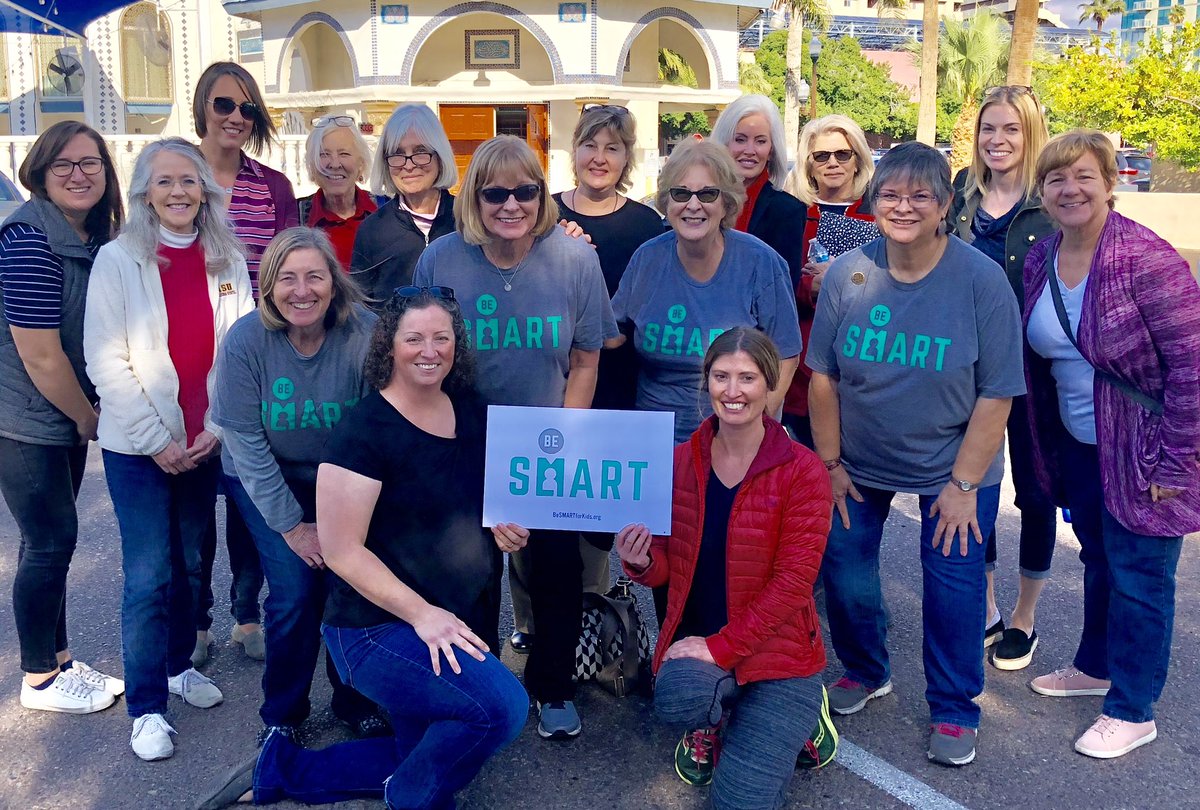 Vickigee5's tweet photo. Arizona 🌵 @beSMARTforkids new &amp; experienced volunteers came from all over the state for training last weekend.  Sharing how to keep kids safe from weapons being stored negligently.  #BeSMART #CommonSense #lockyourgunsup #NotAnAccident https://t.co/QZIeyyFMtb