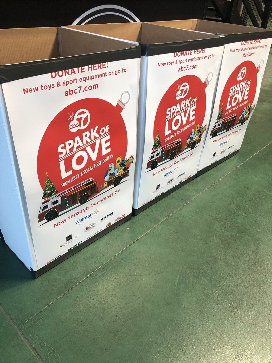 bodybylegends's tweet photo. Spread the Word & ReTweet:
Christmas is The Spirit of Giving without a Thought of Getting🎄🎅🏼 Stop by our facility (10557 Juniper Ave. #O, Fontana, Ca.) now till December 24th to drop off a toy! Give a child a Merry Christmas🎁 #SparkOfLove #Fontana #LegendsAthleticPerformance https://t.co/Ebfgj29ETP