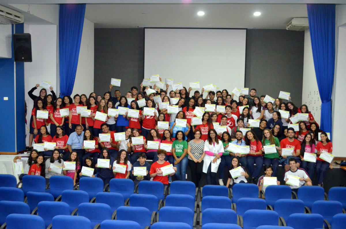 salesianovix's tweet photo. Apresentamos um pouco dos nossos #voluntarios do Salesiano Jd. Camburi, agora certificados! Por meio da Pastoral, eles realizam um trabalho com crianças e adolescentes da #Caoca. A certificação reconhece nossos estudantes e os destaca no mercado de trabalho. Parabéns, galera! 👏 https://t.co/pDT1s2FbZ0