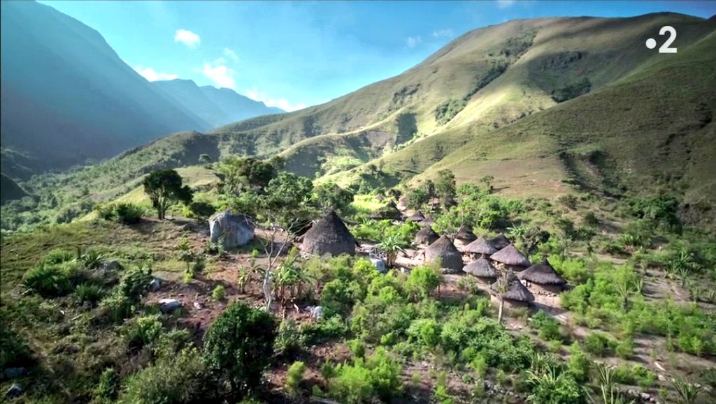 ju_drem's tweet image. #RDVETI chez les Kogis avec @Thom_astro : "On nous a donné cette Terre pour qu'on la protège et qu'elle nous protège en retour. Ça devrait concerner toute l'humanité. La Terre nous envoie un signal disant qu'elle peut nous écraser. Si on ne l'écoute pas, on disparaîtra." 🙏🌎