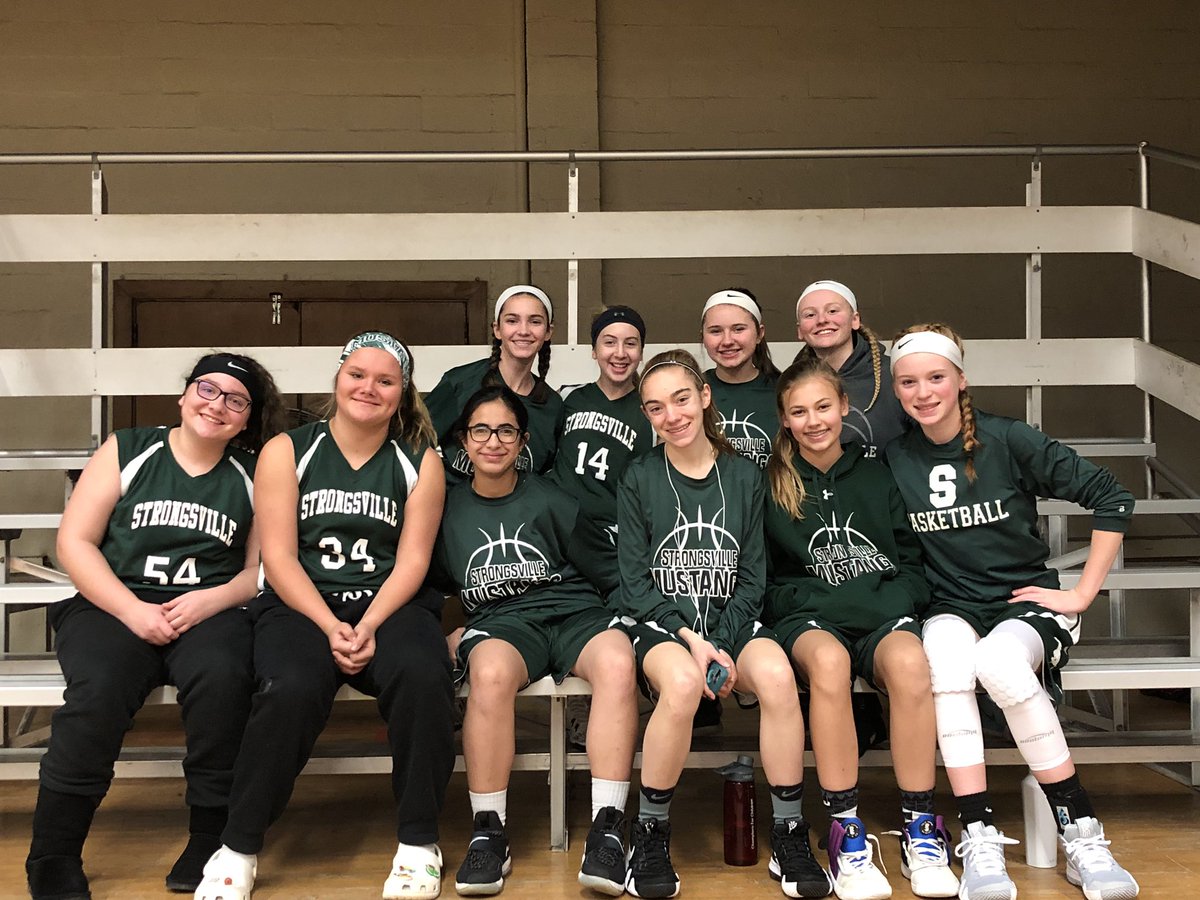 MrWeir_HPE's tweet photo. The girls are ready for their first game of the year tonight at Eastern Heights @smsstangs https://t.co/Fb8dvXMLbS