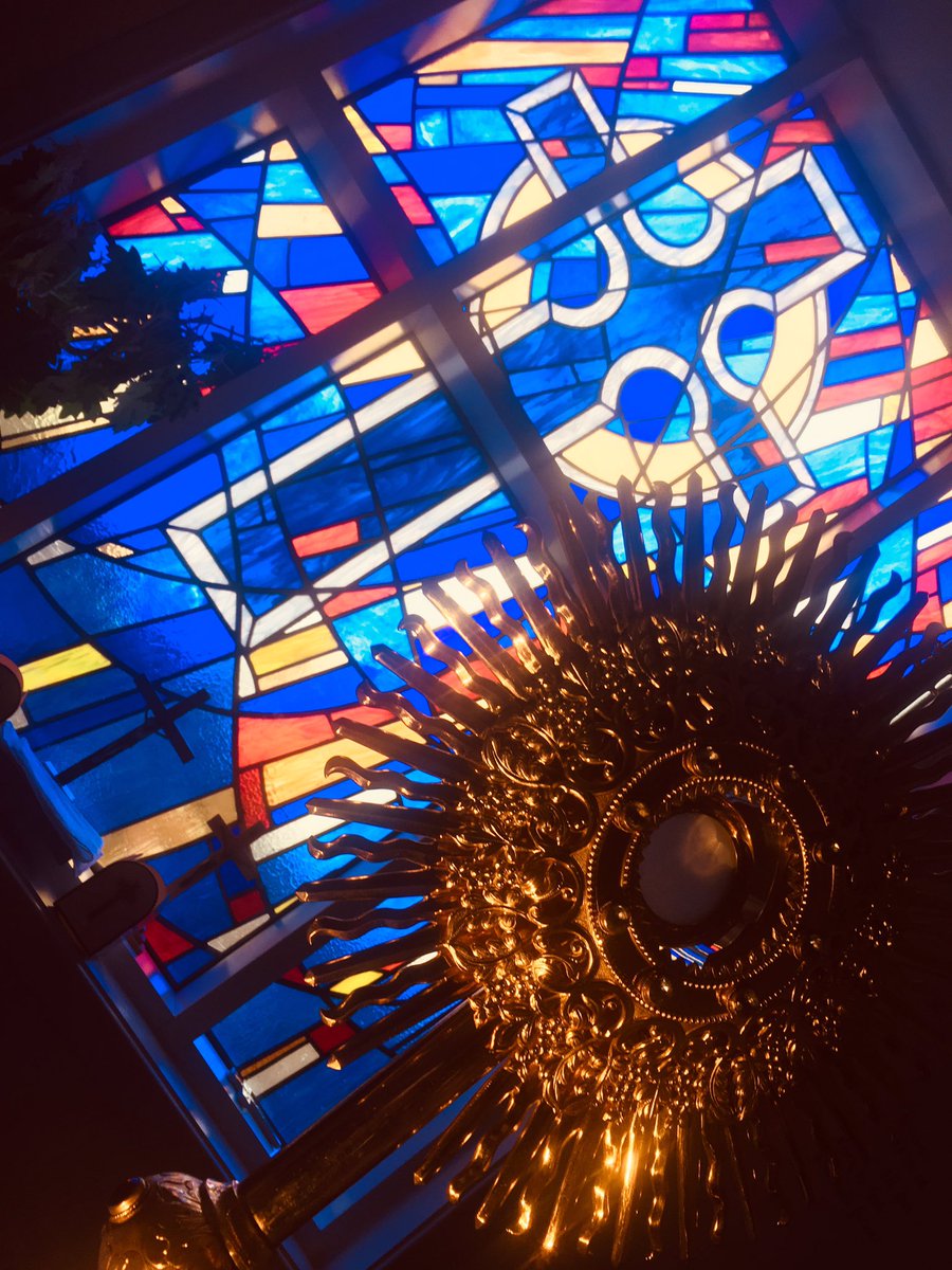 HallowsRE's tweet photo. We began our Advent preparation with #lightfever & the blessed sacrament on Monday! Our pupils were amazing as always- remember that Christ is the light through all darkness! Thank you @FatherFrankie @AllHallowsRC beautiful celebration! https://t.co/mgnmhDmVOE