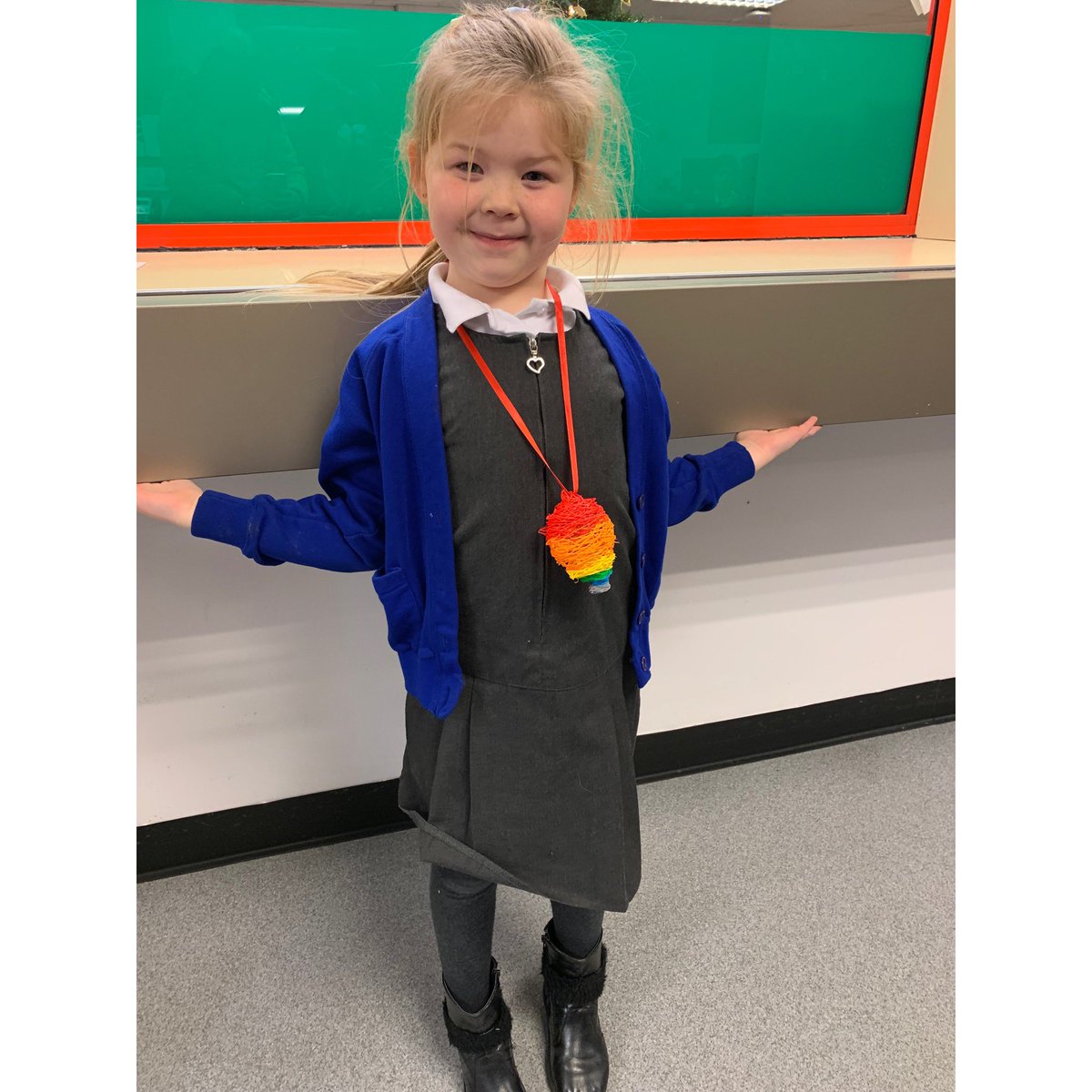 courtshxrrison's tweet image. Had fun making Xmas decorations at #GortonLibrary today @MancLibraries @PaulaCarley