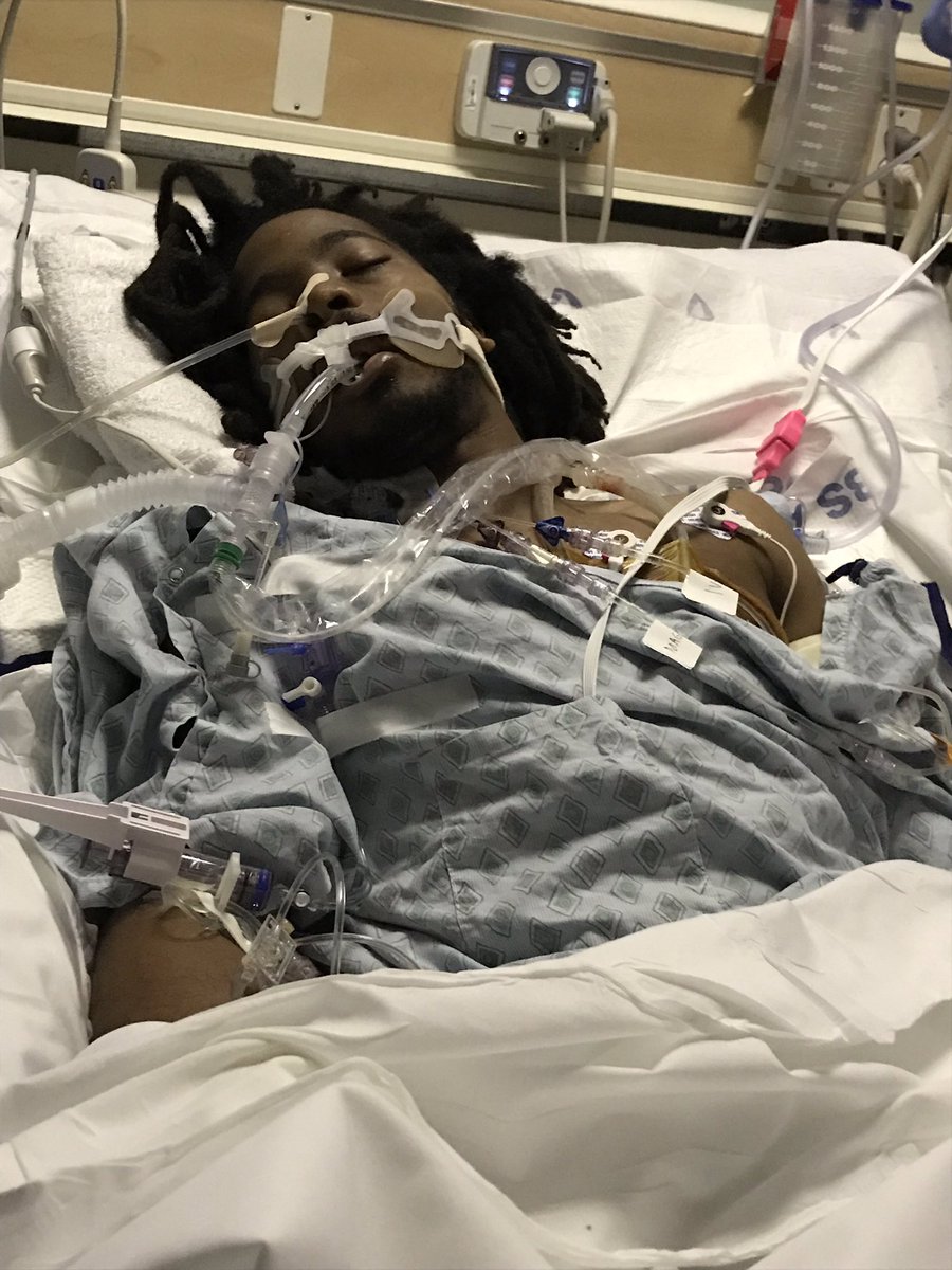 EastsideOsama's tweet photo. They had me in the hospital fighting for my life looking KRAZY 😂😂😂 took 2 weeks but finally glad to be out https://t.co/3istiMQO0j