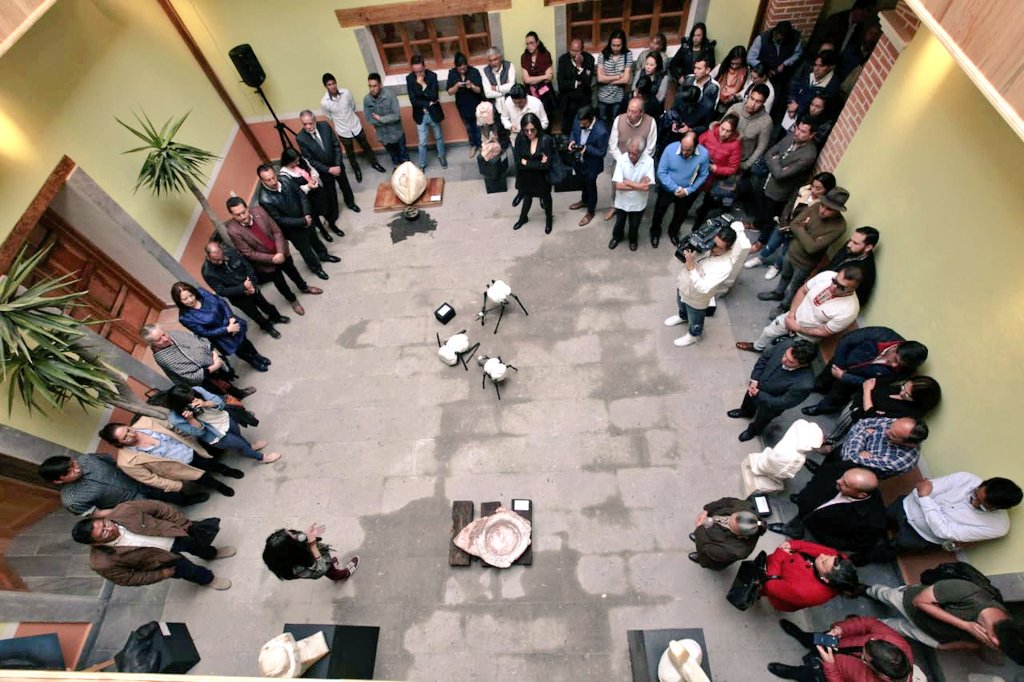 Olaff111's tweet photo. Inauguramos la exposición “Retroalimentación” en el #CCRealdelMonte, trabajo de alumnos de 7° semestre del Instituto de Artes; estas piezas son una relación entre el espacio arquitectónico, la comunidad de mineral del monte, la materia con la que trabajaron y con ellos mismos. https://t.co/beSceXB4Pp