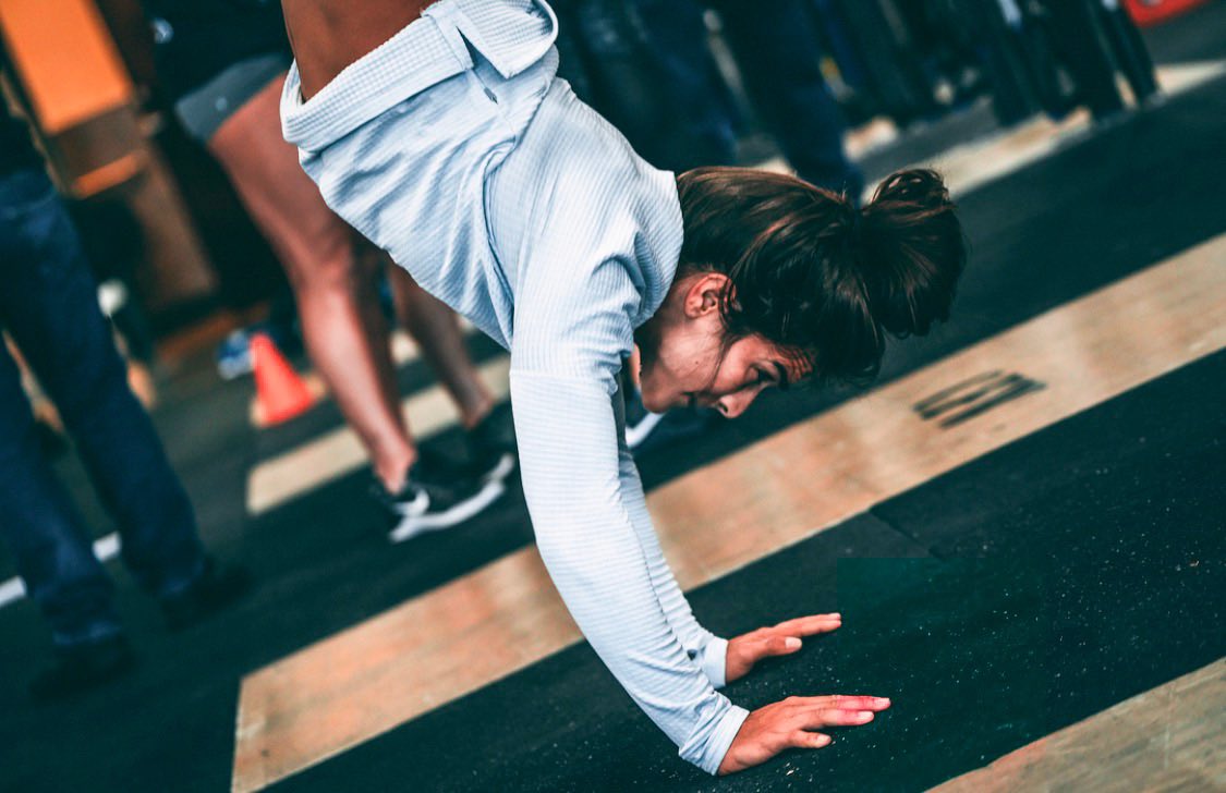ltfisher12's tweet photo. B A L A N C E 🤸🏽‍♀️

I challenge you to flip upside down once a day for the rest of the week whether just 30 seconds. Try a handstand against the wall headstand or whatever you have access to give it a try. There are so many benefits to turning the world the other way around. 🌎😌 https://t.co/Zm6KSSjXza