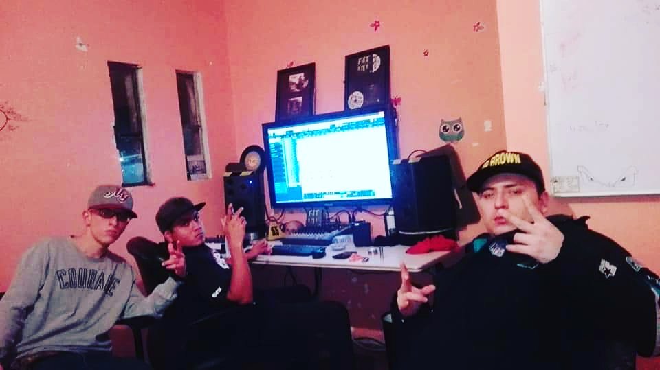 5inco5inco's tweet photo. Muestra del signoπ€π€ππ #5inco5incoEntertainment #5inco5inco #FatRappers
πΏππ§Y no va a parar
π₯β’ @rayvlzdj @rakla55sektor #JPCarmona #RayVlzDJ #McRaklaDistritoCriminal #classicsfromthehood #clasicosdelbarrio #vol1 #MixTape #DMixcoacParriba #cdmx #mexico #made #hiphop #music https://t.co/qaTnXZs3IR