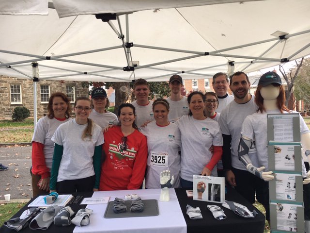 bracelab's tweet photo. What's better than a brisk 5K on a Saturday morning? Supporting the @ArthritisFdn, too! The team had a great time meeting people at the 2018 Jingle Bell Run, (and advertised the @HandTherapyASHT, too!). #EmbraceFunctionalFreedom #PushSports #PushBraces https://t.co/qIVFFmUm4y