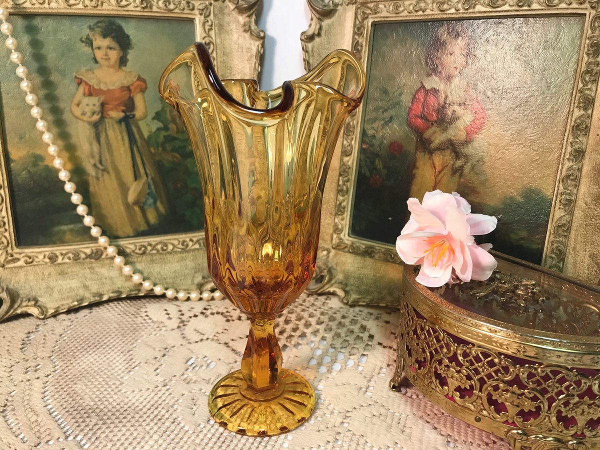 loveantiquing's tweet photo. #FENTON #ART #GLASS Amber Pedestal #Vase - Handkerchief Thumbprint Pattern
Selling on https://t.co/5oKsBl4SnD
#vintage #Home #homedecor #decorations #tablepiece #giftideas #gift #shopping #onlineshopping #flowers #glass #eBay #eBayshopping #Christmas https://t.co/tZu7MI0RE6