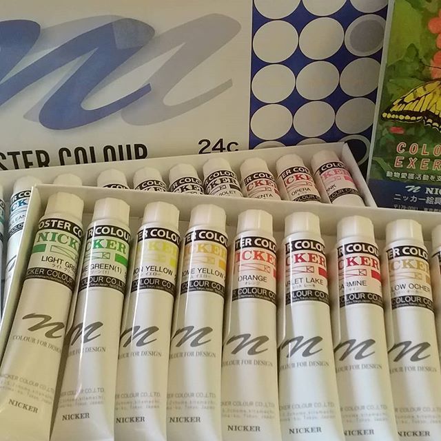 melanietillus's tweet photo. Guess who finally recieved their Nicker Poster Colours in mail!
Am hoping to feature these on my next stream, which will hopefully be next weekend!
#nickerpostercolour #nickerpostercolor https://t.co/XZpdOPvs9b https://t.co/533lsaxoCK
