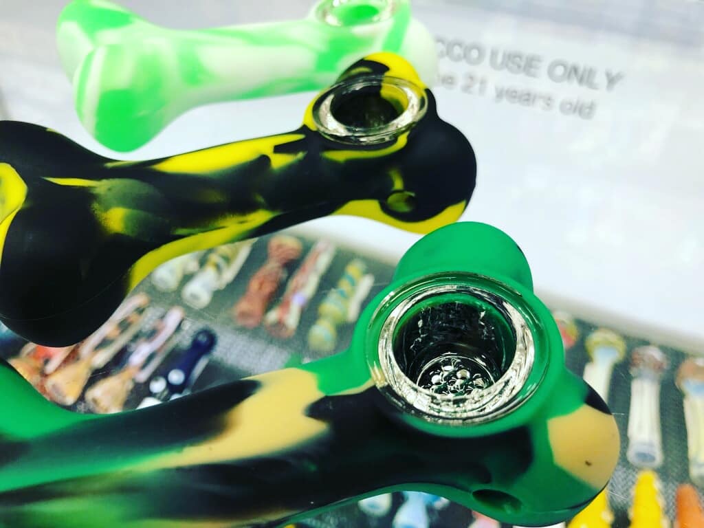 DSPSmokeShop's tweet photo. Save the silicone for something useful!

DSPSMOKESHOP
4445 N Pulaski Rd
Chicago, IL 60630

#smoke #smokeshop #weed  #instaweed #local #stoner #stoners #bowls #bowl #pipes #glasspipes #bong #bongs #glassart #Chicago #silicone #siliconebowl #siliconepipes https://t.co/QXb0yxOc4e