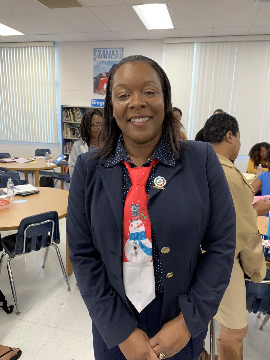 teacher_faye's tweet photo. Our principal, Mrs. Spires @principallyyou , participating in #TieTuesday today with #MenofVision while also getting a little festive. I love it! ♥️🎄👔 #INeedThisTie @KenlyCougars @AchievementSch @HillsboroughSch @MOVTampa @DrTBrooks https://t.co/5onpnckvRF
