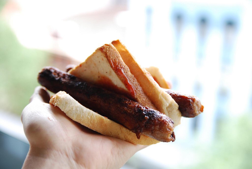 Windsor_SS's tweet photo. SAUSAGE SIZZLE $2 AT BREAK TIMES FOR YEARS 3-6 TODAY AT THE SWIMMING CARNIVAL AND DRINKS - Juice $2 and flavoured milk $2.50! https://t.co/Zwlor4YBdj