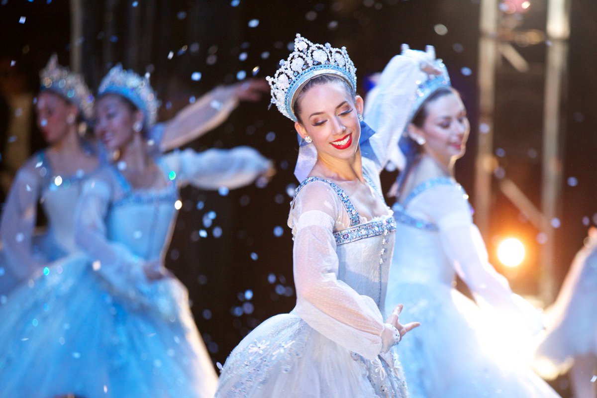 albertaballet's tweet photo. Get your Sharpies and selfie sticks ready! #AlbertaBalletDancer Reilley McKinlay will be at @manulifeplace in #yeg on Sat. from 11:30 a.m. to 1:30 p.m. for a meet-and-greet.  #TheNutcracker opens in Edmonton this Thursday. For tickets: https://t.co/kWKXvL41St #yegdance #yegarts https://t.co/K7VOZJwB9s