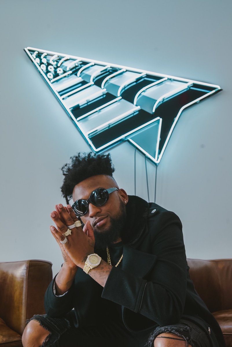 callmebrickduh's tweet photo. i just signed to @rocnation what a blessing https://t.co/hScUW87mww