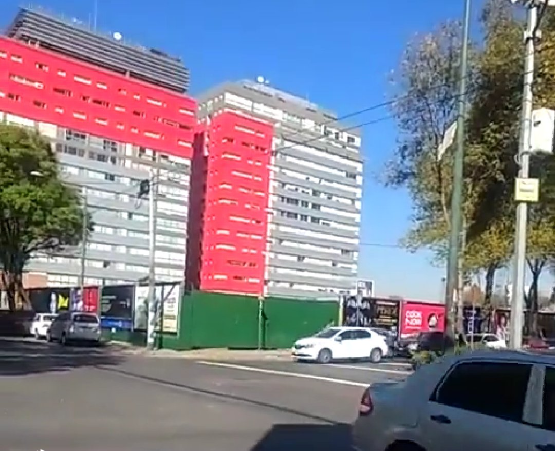 high_snake83's tweet photo. #AniversarioConvoy aquí la esquina de el extinto #Salón21 moliere esquina andromaco ahí vi a #fatboyslim por primera vez, tengo en el baúl un disco promo de #k109 que me dieron en el concierto de @MassiveAttackUK saludos y me uno al gran festejo el próximo año una mega fiesta https://t.co/vLrFmFhQmr