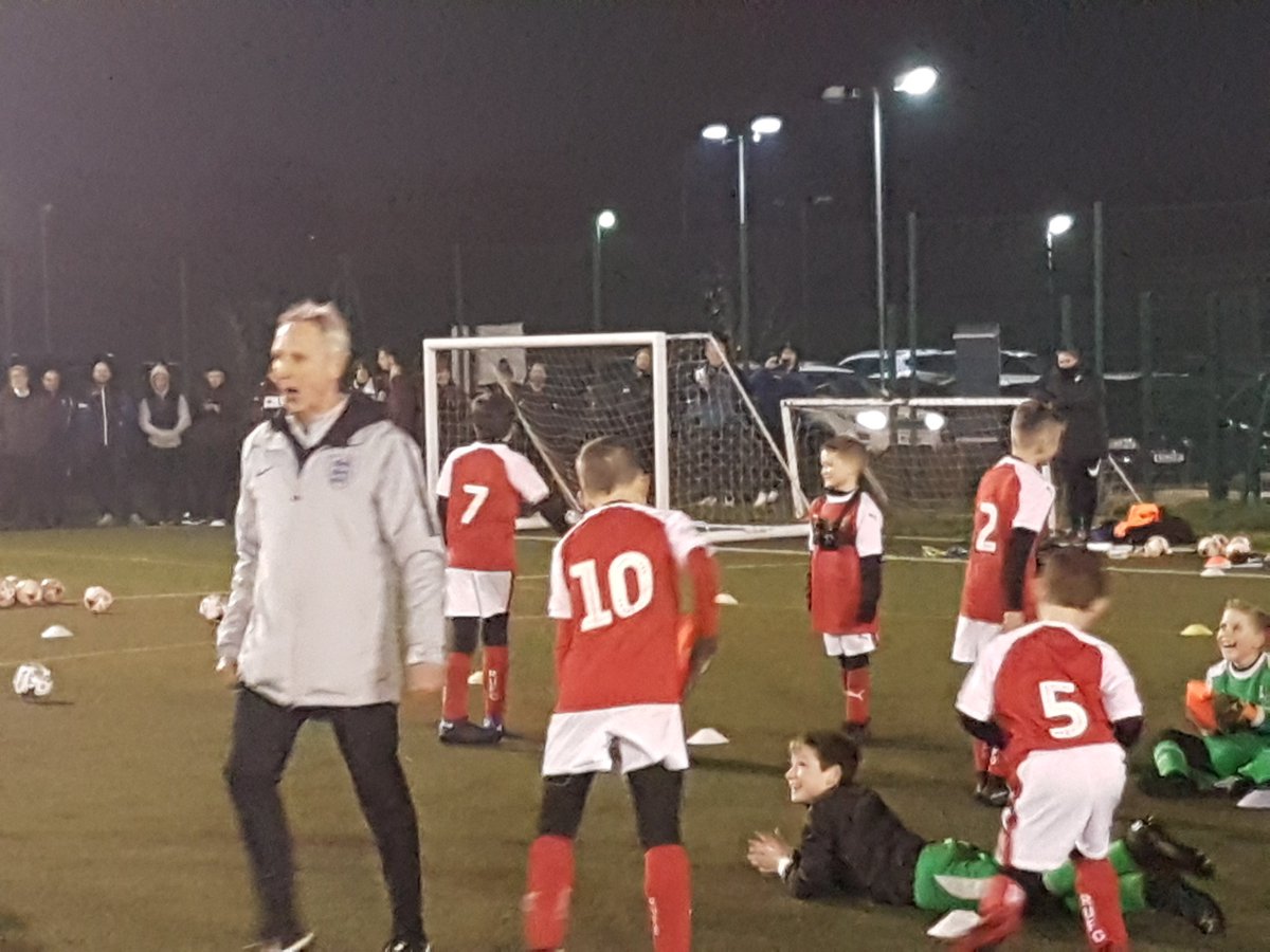 UpTheDucks2015's tweet photo. We've had the #ENGLANDDNA foundation phase message for the last few years at our core. It was fantastic to actually meet @sturge_p in the flesh and see first hand his amazing work. Every grassroots coach should get involved. Thank you Pete &amp; @SHCFA for tonight. https://t.co/lSLTSv2Uca